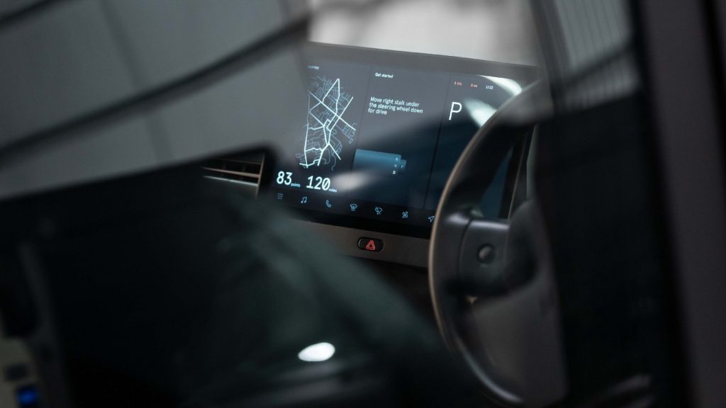 The minimalist dashboard offers a tablet-like touchscreen focused on the ride hailing app (source: Arrival)