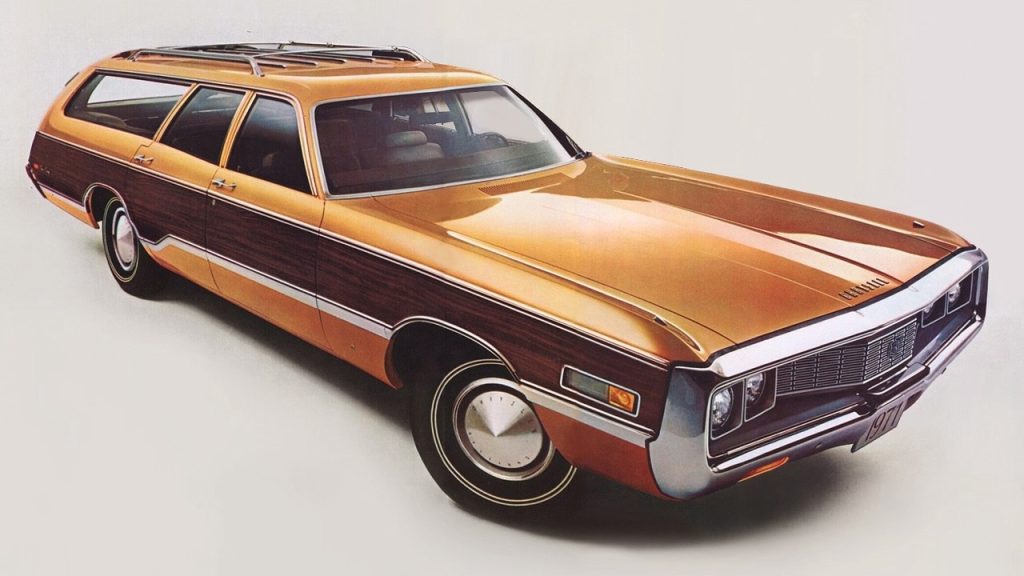 Front quarter view of the 1971 Chrysler Town & Country station wagon