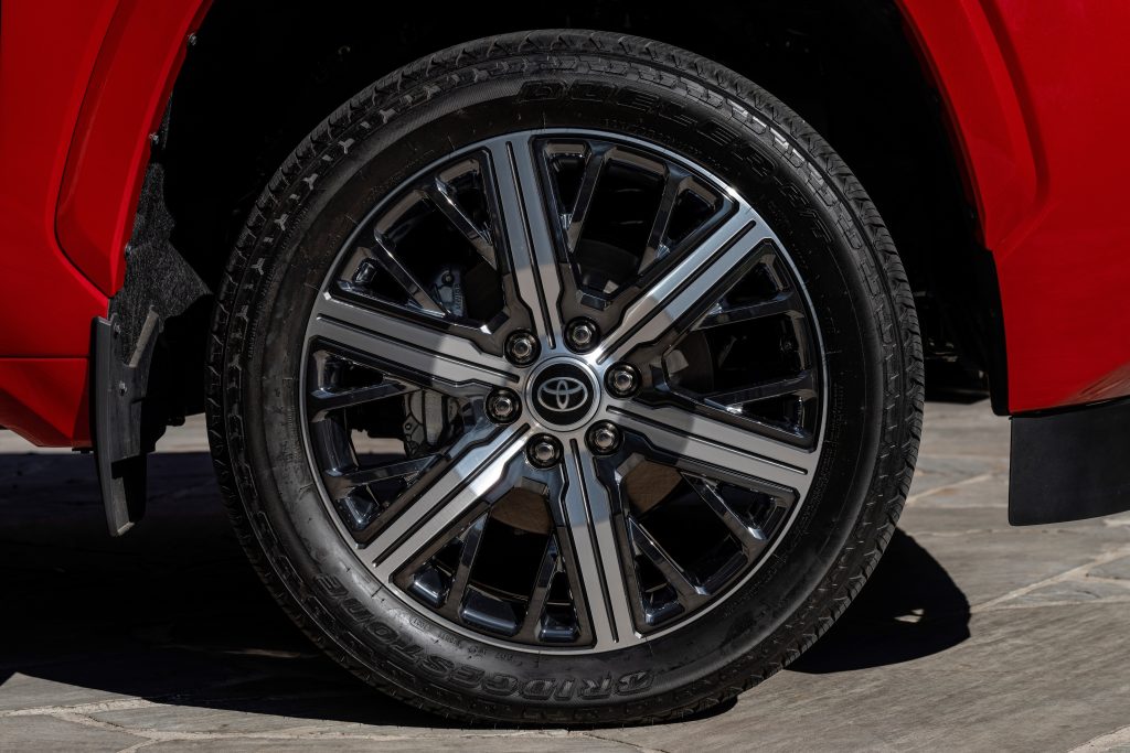 33 inch vs 285 mm – Toyota Sequoia Capstone