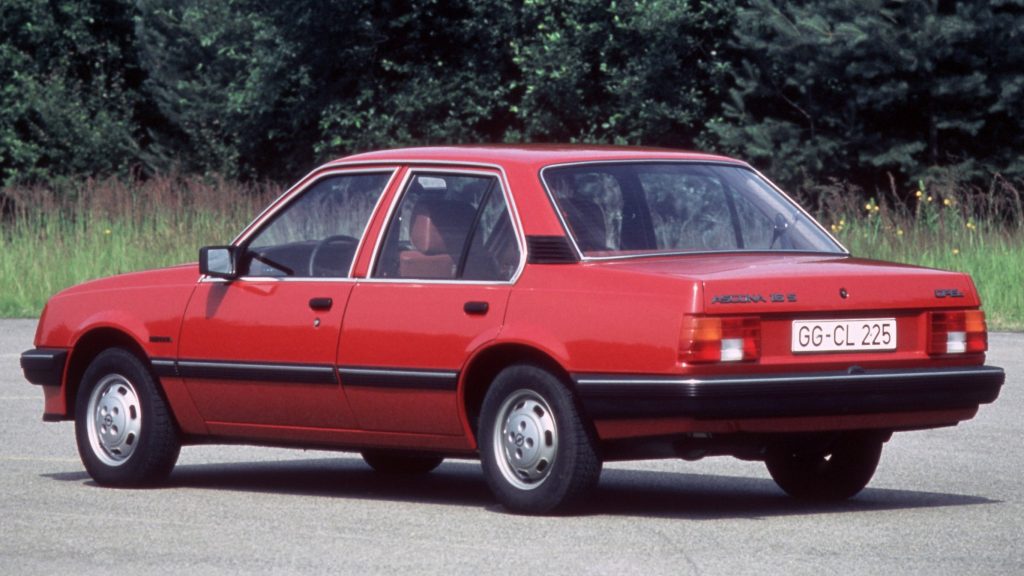 In the 1981 Opel Ascona, the car wheels use larger hubcaps that go beyond the center