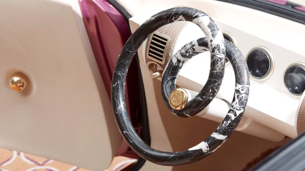 Steering wheel of the Renault 5 Diamant