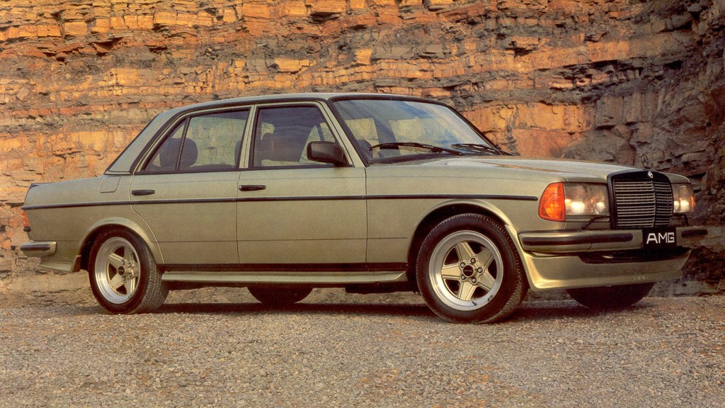 This 1978 280E's wheels come in the body color, which was a signature trait of early AMG cars (source: WheelsAge)