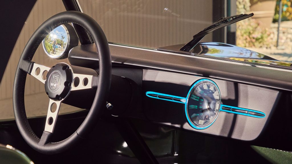 The electric buggy preserves its minimalist dashboard (source: Meyers Manx)