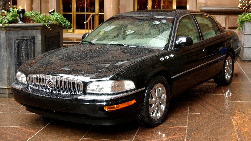 Front quarter view of the 2003 Buick Park Avenue Ultra