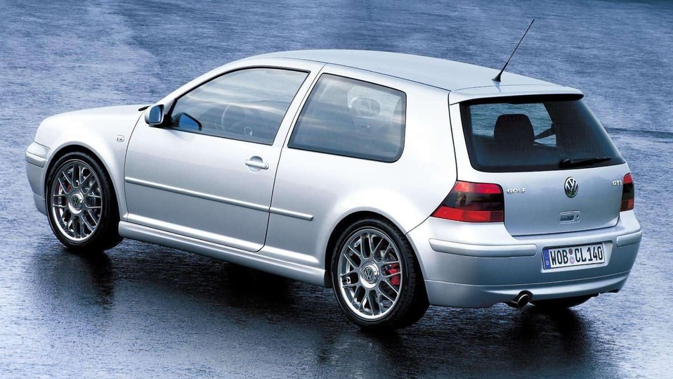 The Golf GTI had an anniversary edition in 2001, one year before the R32 appeared (source: WheelsAge)