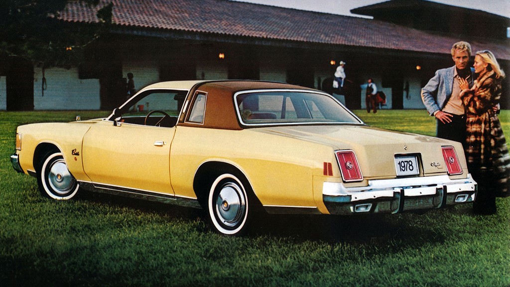 1978 Chrysler Cordoba simulating a vinyl roof with opera windows (source: WheelsAge)
