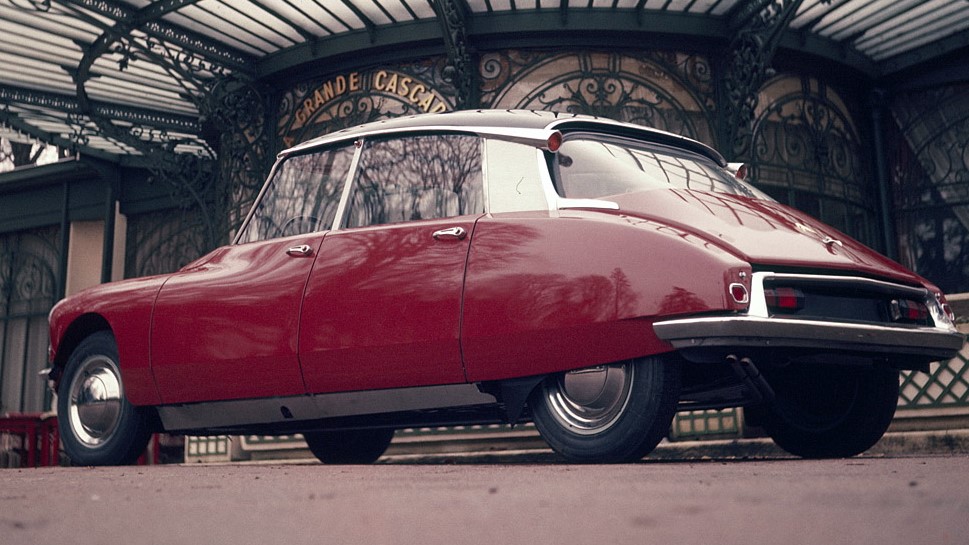In a way, the 1955 Citroën DS uses a Kammback