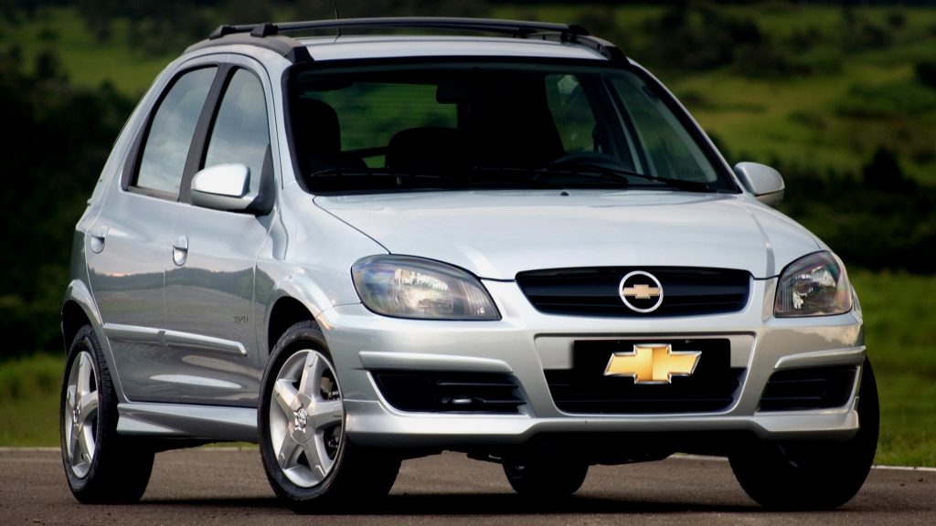 Front quarter view of the 2006 Chevrolet Celta in silver