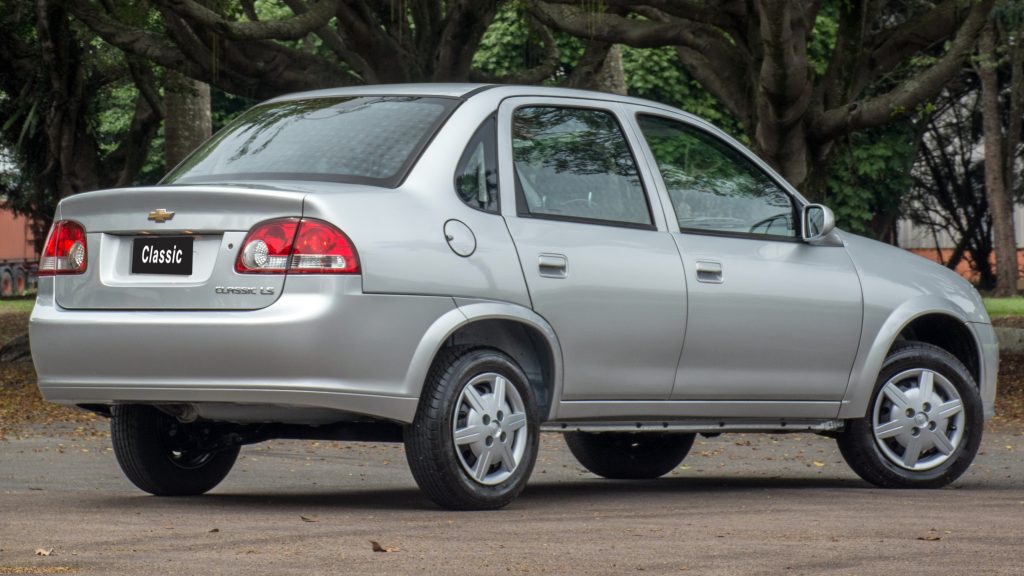 Rear quarter view of the 2016 Chevrolet Classic in silver