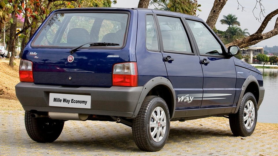Rear quarter view of the 2010 Fiat Mille in blue