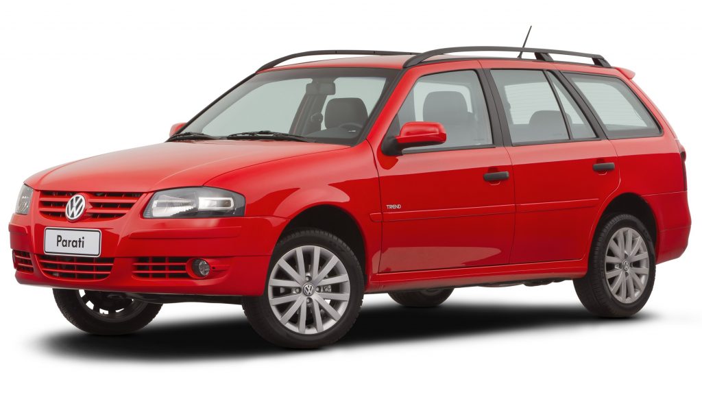Front quarter view of the 2012 Volkswagen Parati in red