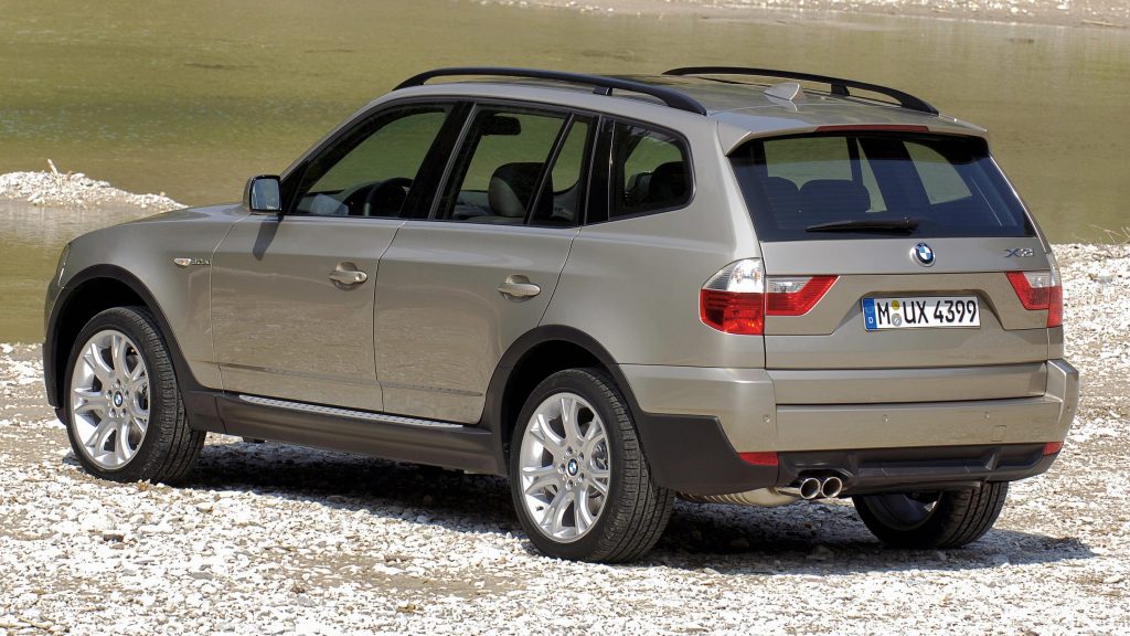 Rear quarter view of the 2007 BMW X3