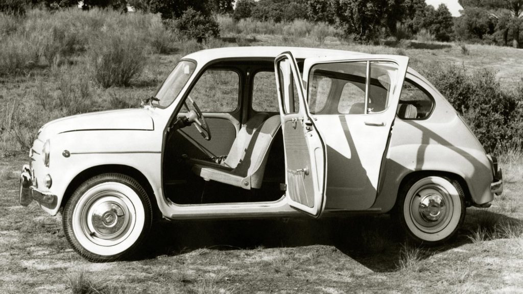 Side view of the 1963 SEAT 800 with open doors