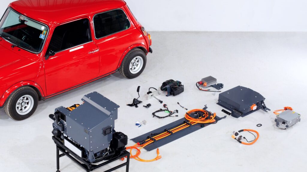 Mini electric and Fellten's electric powertrain kit (credit: Fellten)