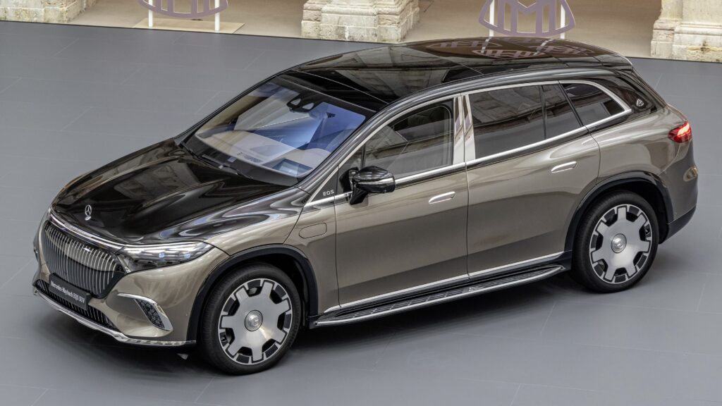Front quarter view of the 2024 Mercedes-Maybach EQS SUV